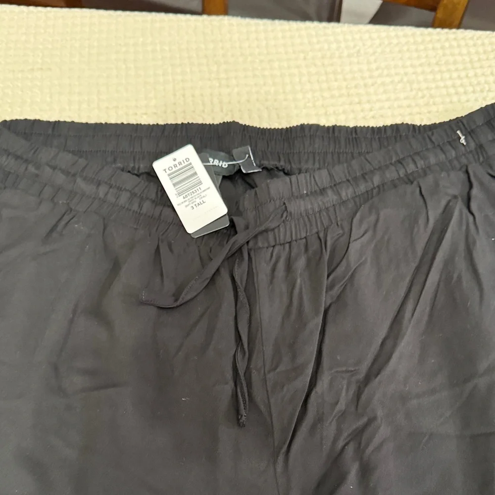 torrid Black Wide-Leg Cargo Pants - Picture 2 of 8
